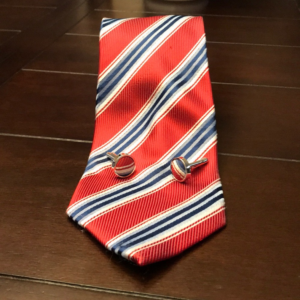 🎁Holiday Special. Men’s Tie and cuff link set